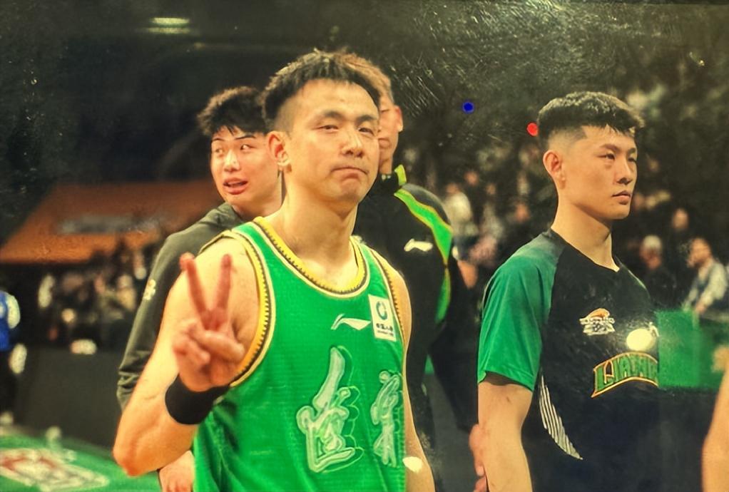 开云-赵继伟9+2王者归来！王岚嵚8+1,亨特1篮板1犯规,辽篮领先四川20分